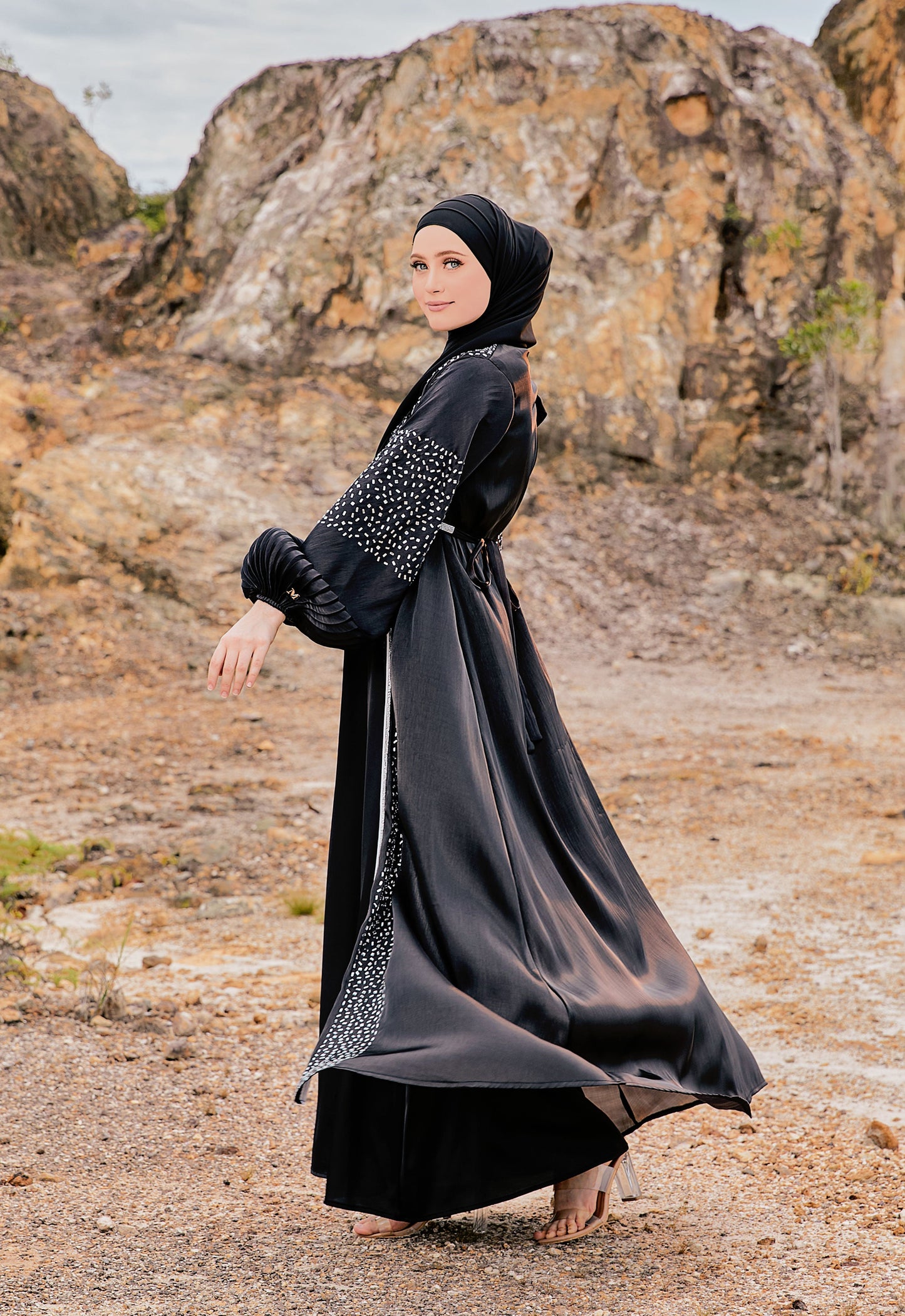 ZAHEERA ABAYA 2.0 - BLACK